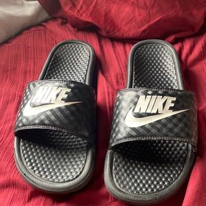 black nike slides